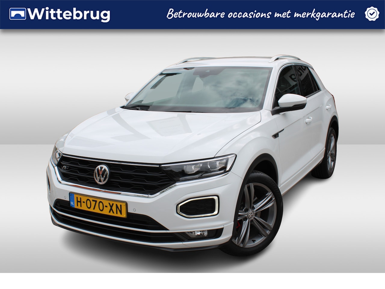 Volkswagen T-Roc - 1.5 TSI 150pk Sport Business R DSG Automaat / Navigatie / Camera / LM 18  inch / LED / App - AutoWereld.nl