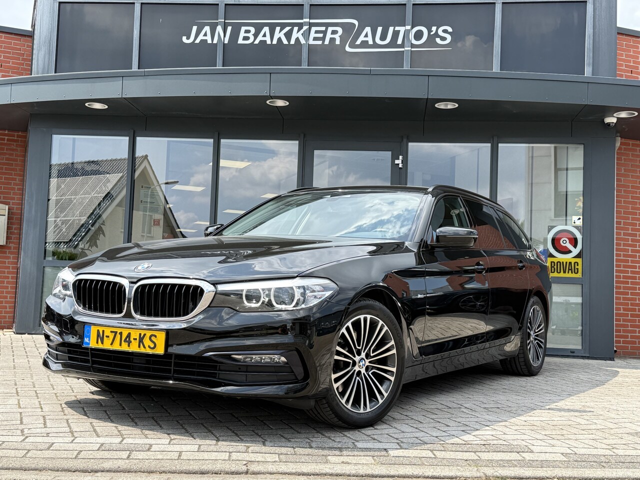 BMW 5-serie Touring - 520i High Executive ✅ SportLine ✅Sportstoelen  ✅ Getint Glas - AutoWereld.nl