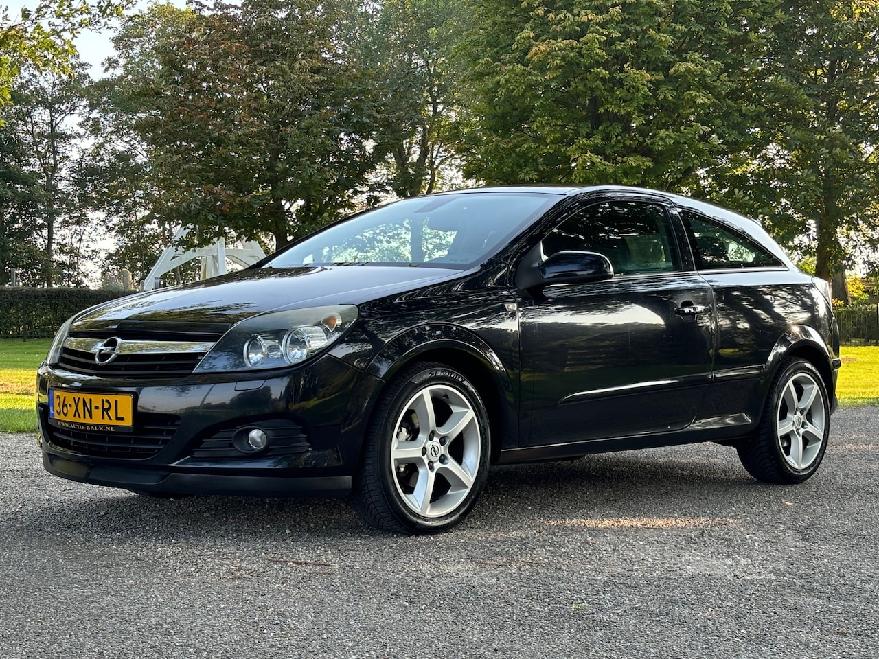 Opel Astra GTC - 1.8 Cosmo |Airco + CRUISE CONTROL| - AutoWereld.nl