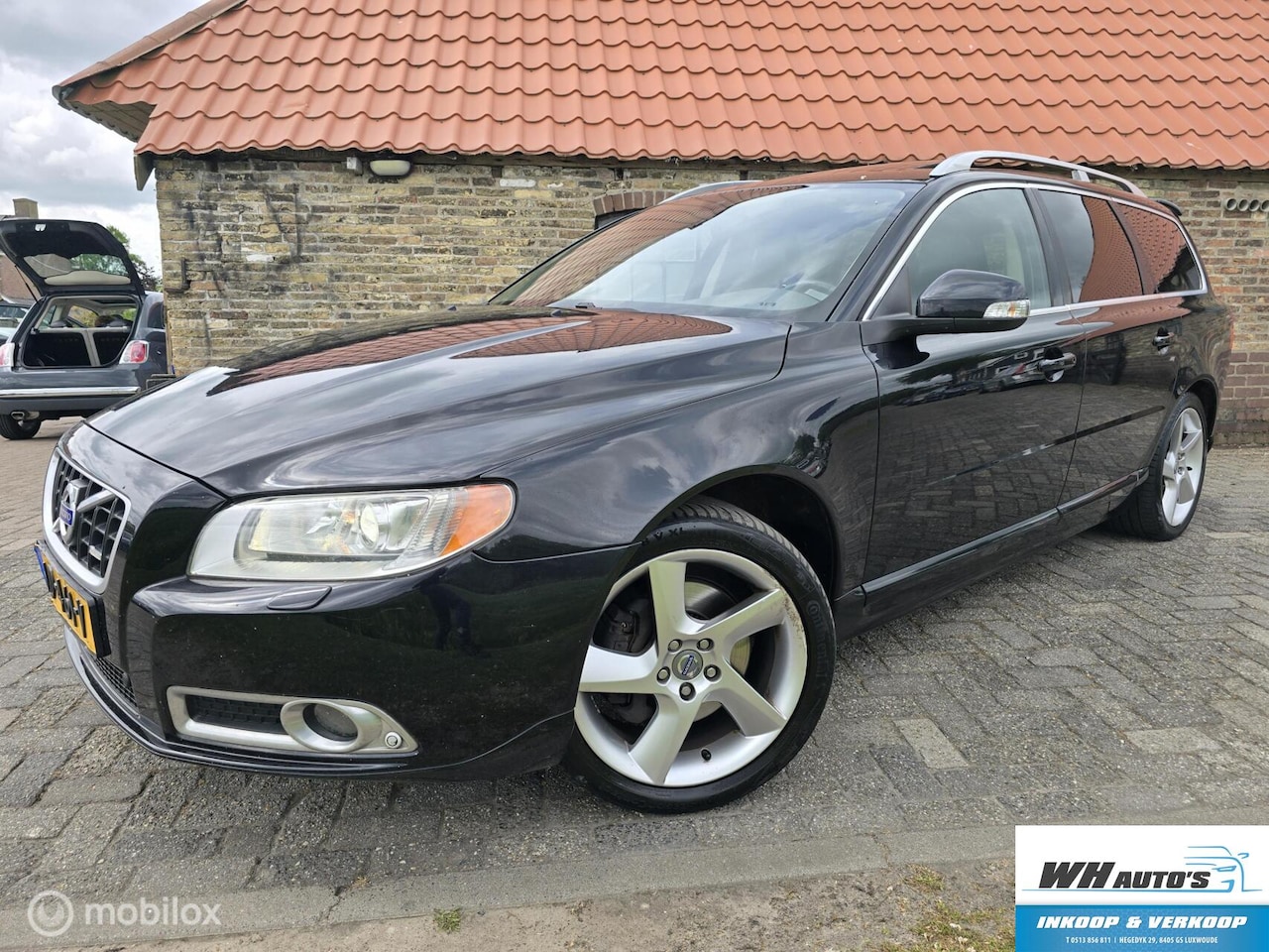 Volvo V70 - 2.4 D5 R design | Open dak | Trekhaak - AutoWereld.nl