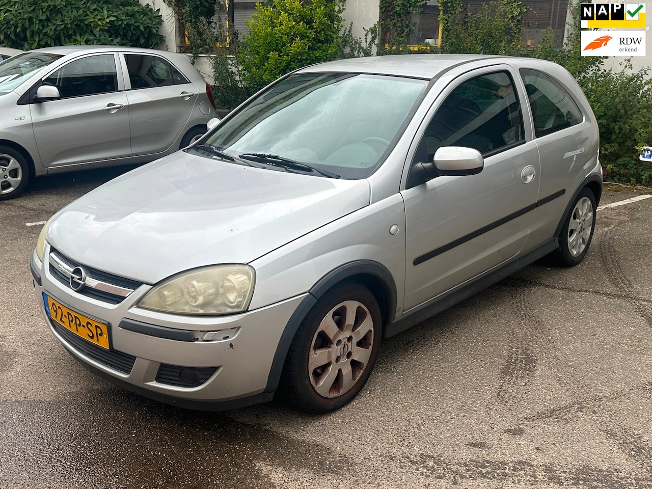 Opel Corsa - 1.4-16V Sport/ Lage km stand/ NAP - AutoWereld.nl