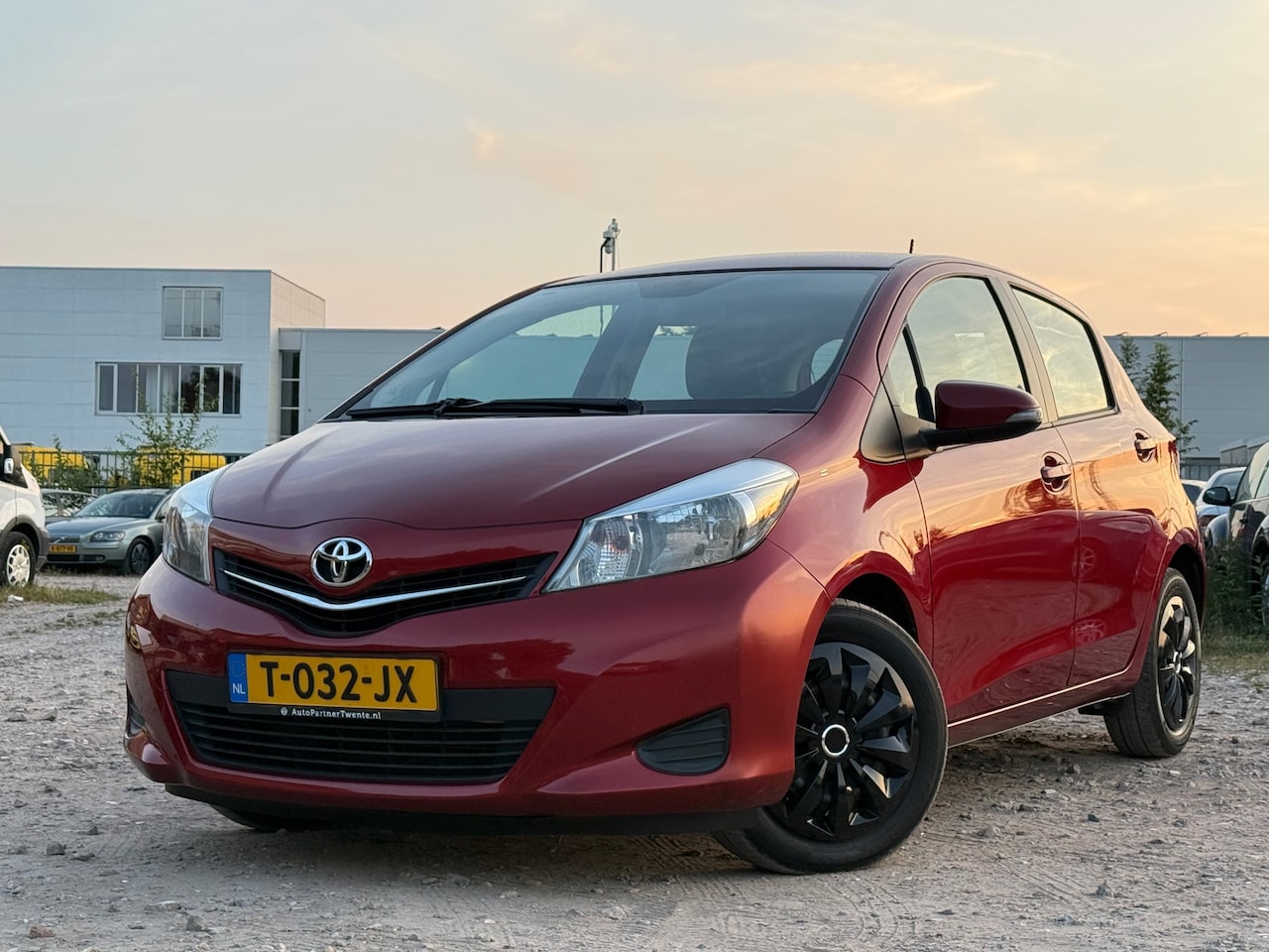 Toyota Yaris - 1.3 VVT-i Comfort/ SCHERM/ ZUINIG - AutoWereld.nl