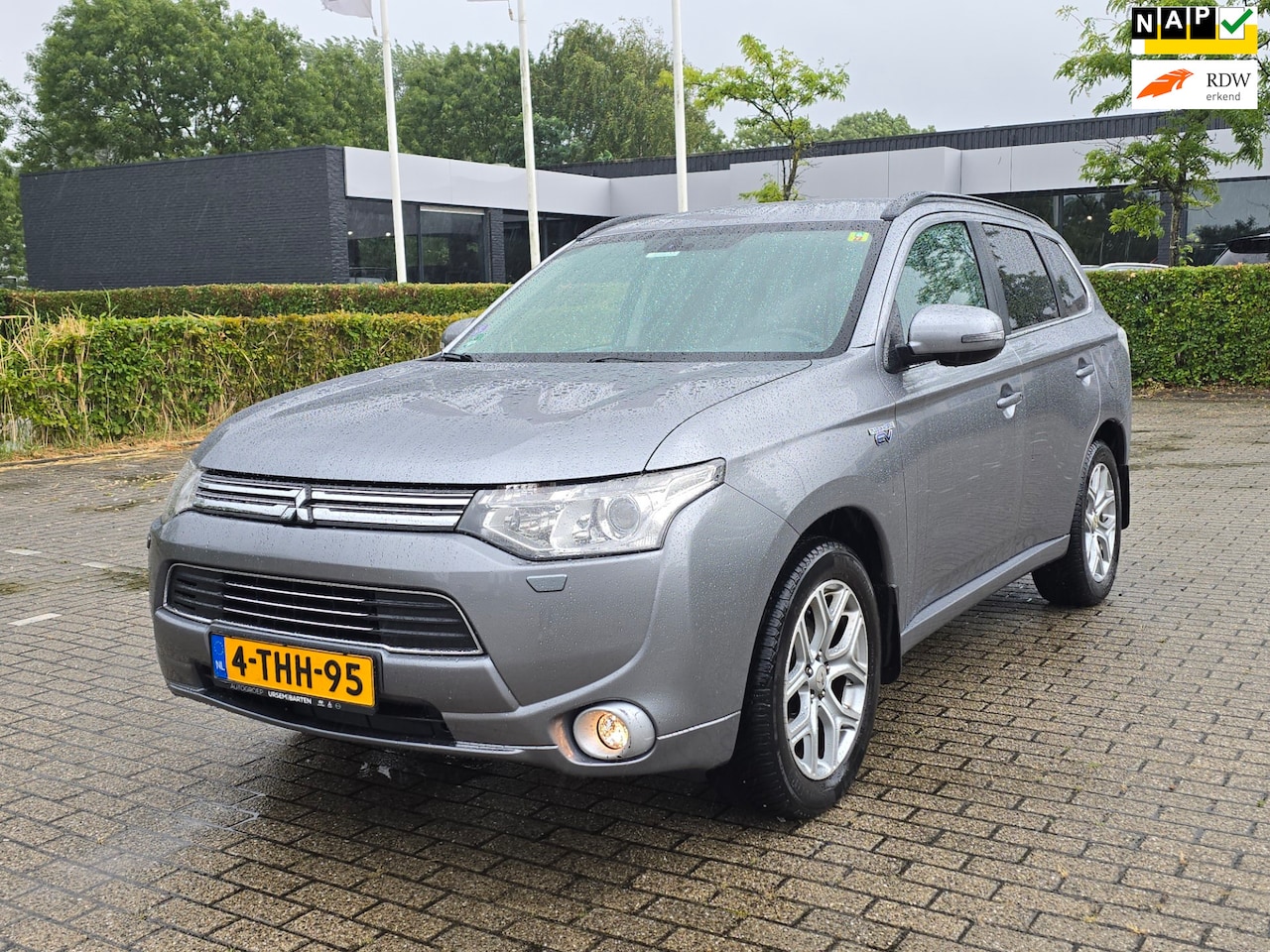 Mitsubishi Outlander - 2.0 PHEV instyle+ Apk |Navi |Trekhaak - AutoWereld.nl