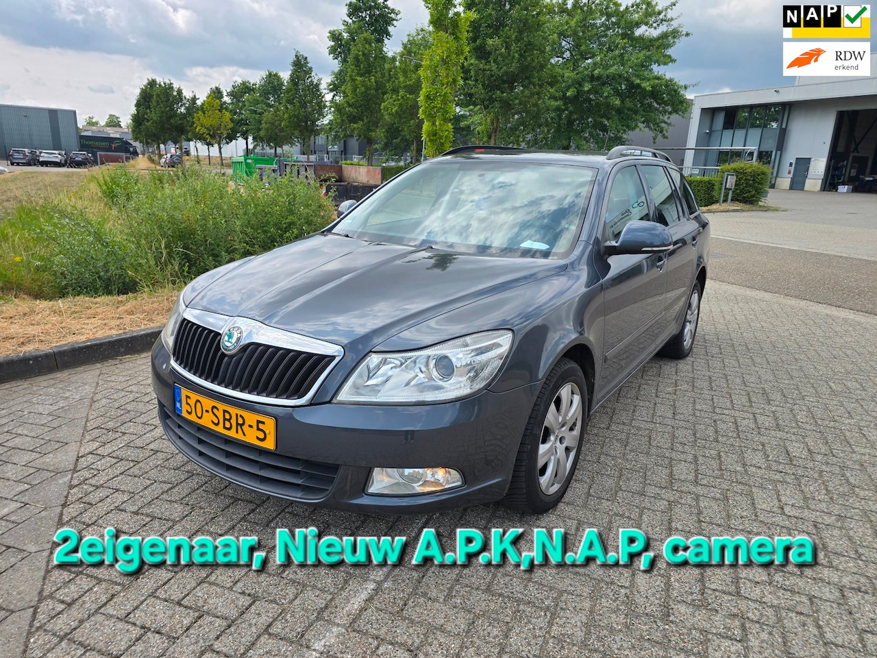 Skoda Octavia Combi - Ambition 2eigenaar,Nieuw A.P.K,N.A.P - AutoWereld.nl