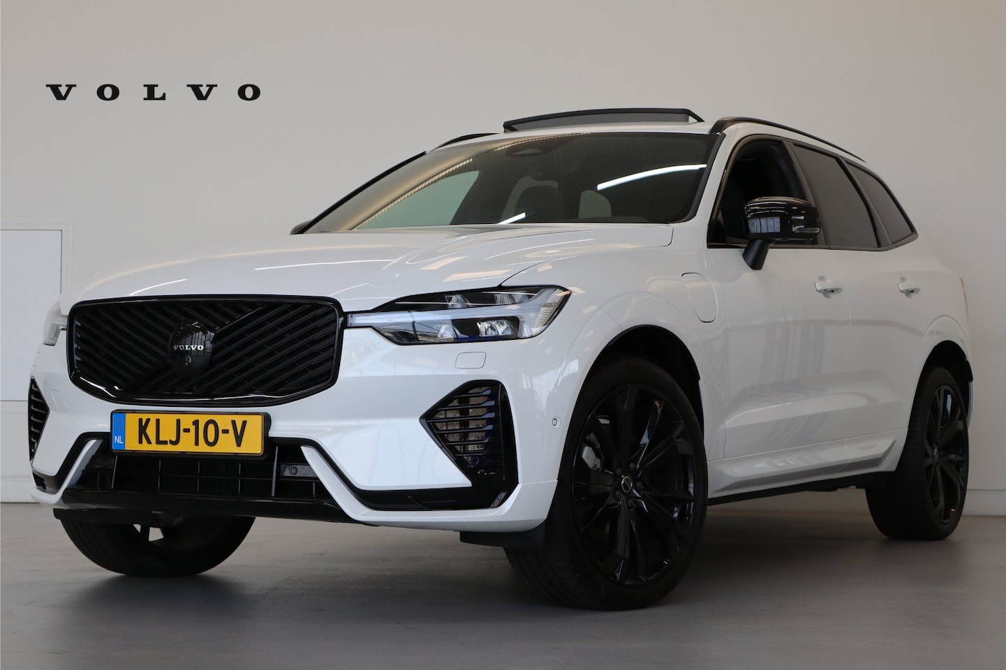 Volvo XC60 - T8 455PK Plus Black Edition | 360° | 21" | Getint Glas | Head Up Display | HK Audio | Full - AutoWereld.nl