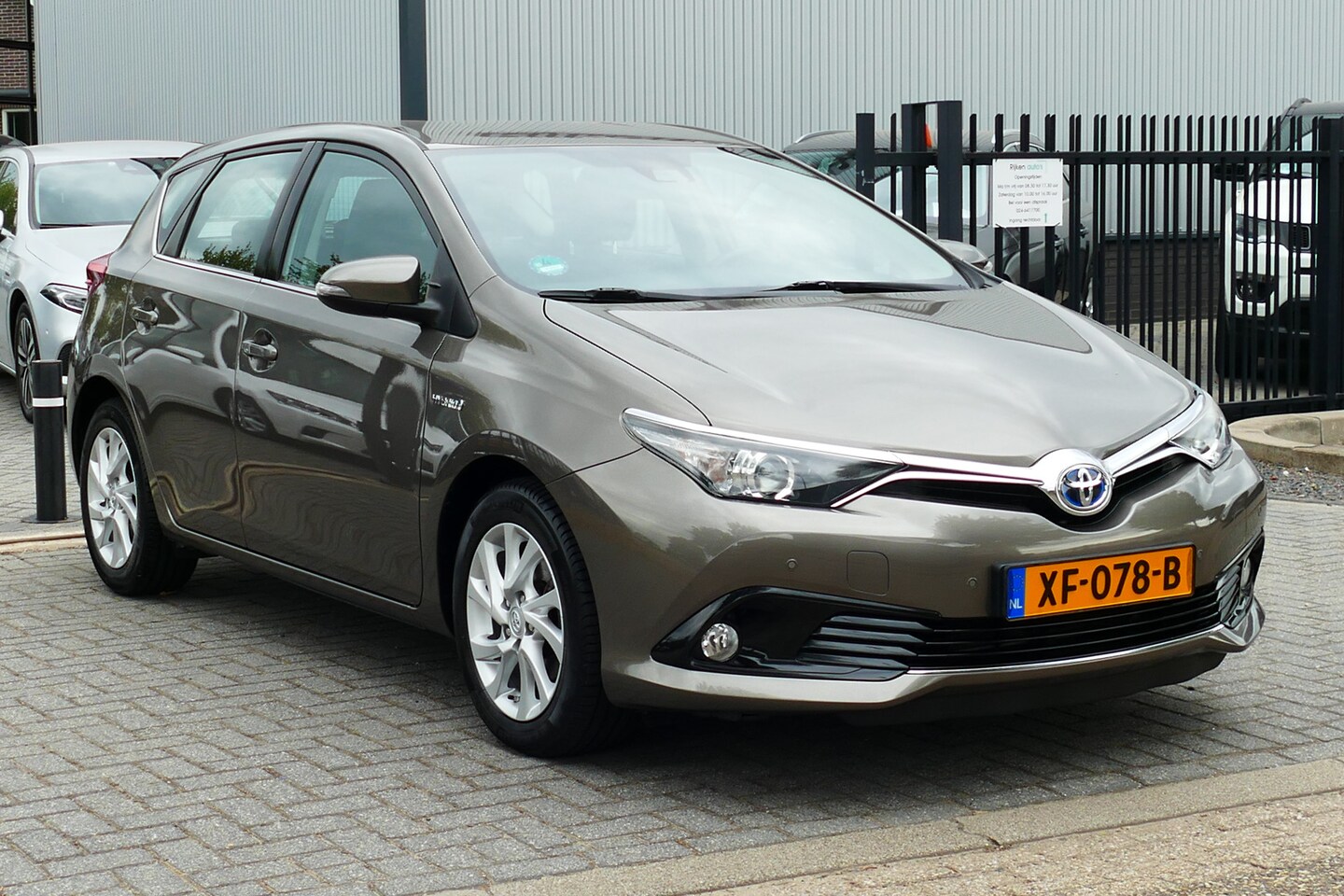 Toyota Auris - 1.8 Hybrid Energy. Navi, Camera, Clima, Cruise, StoelVerw, 16"LMV - AutoWereld.nl