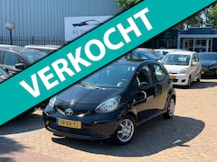 Toyota Aygo - 1.0-12V + Aut/Airco/Navi/Carplay/2E Eigenaar/Nap/Dealer Onderhoud/2 sleutels aanwezig/Nieu
