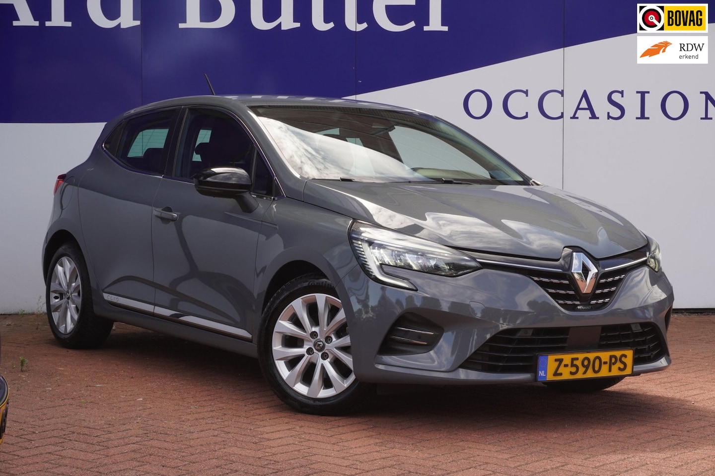 Renault Clio - 1.6 E-Tech Hybrid 140 Intens +Led+Navigatie+Half-Leder+stoel-verw+Camera+cruise+Parkeer-Hu - AutoWereld.nl
