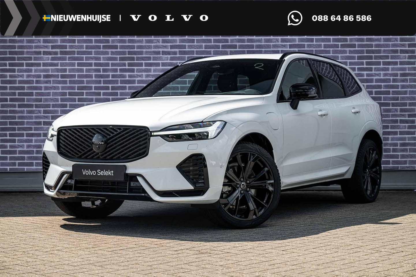 Volvo XC60 - 2.0 T6 Plug-in hybrid AWD Ultra Black Edition | Panoramadak | Luchtvering | Trekhaak | Hea - AutoWereld.nl