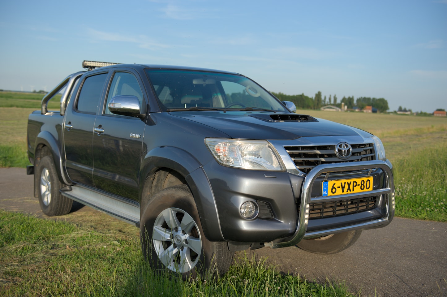 Toyota HiLux - 3.0 D-4D SR DC - AutoWereld.nl
