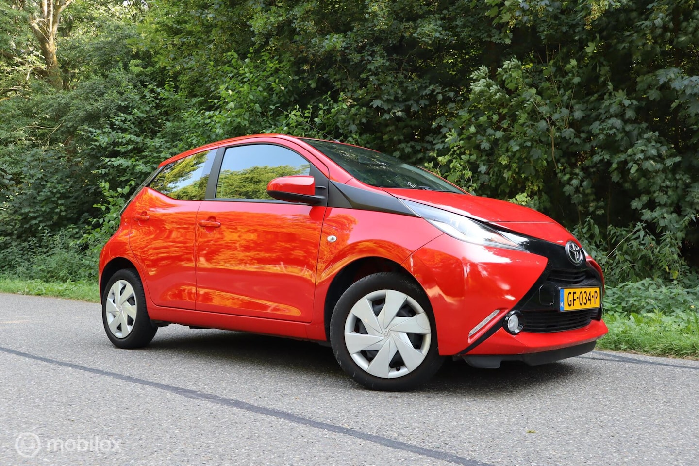 Toyota Aygo - 1.0 VVT-i x-play | Camera | Carplay | ESP | NAVI - AutoWereld.nl