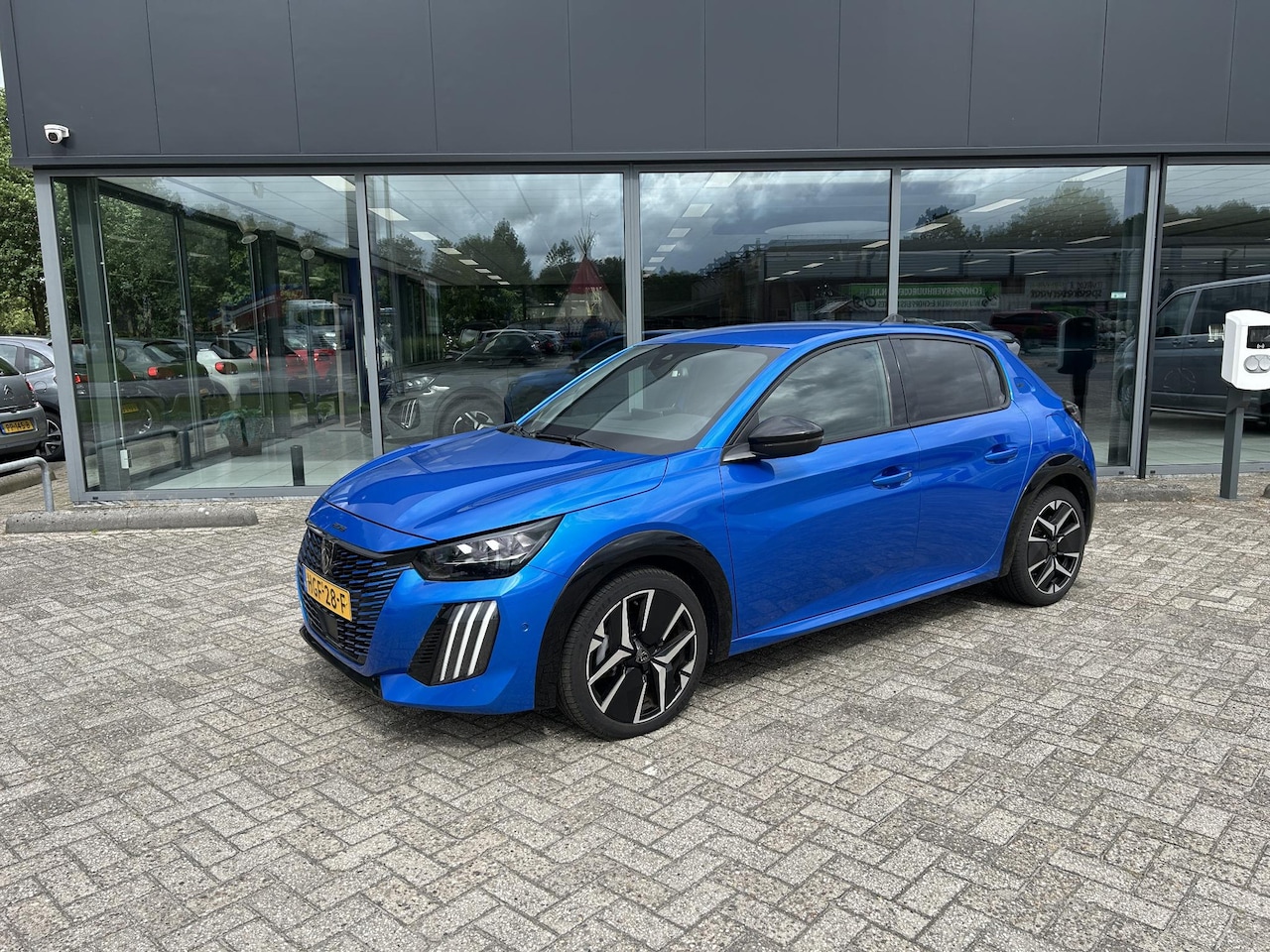Peugeot 208 - 1.2 Hybrid 145 e-DCS6 GT AUTOMAAT - AutoWereld.nl