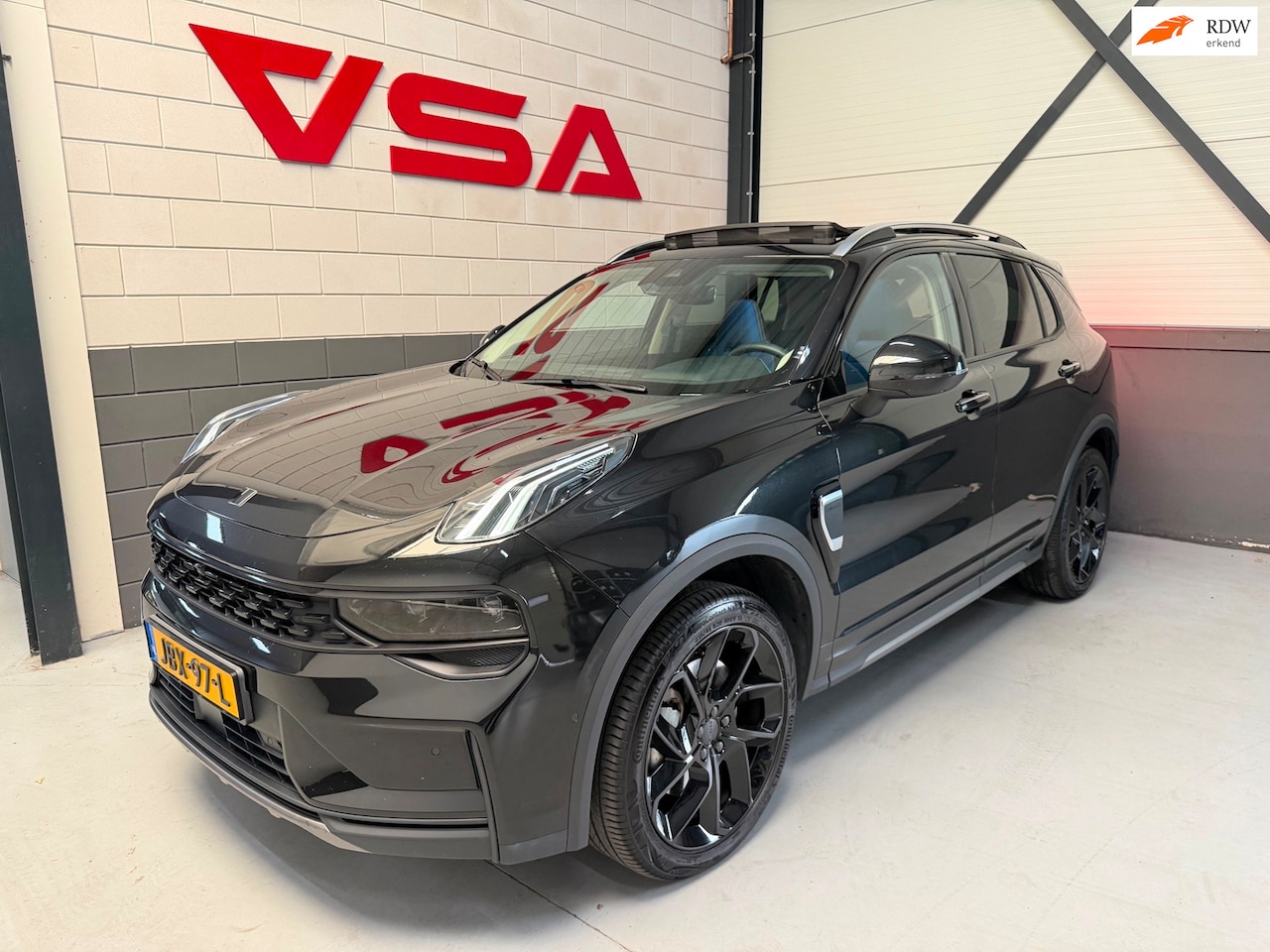 Lynk & Co 01 - 1.5|Hybrid|Black Edition|360|Pano|Adaptive Cruise|Carplay|full-options - AutoWereld.nl