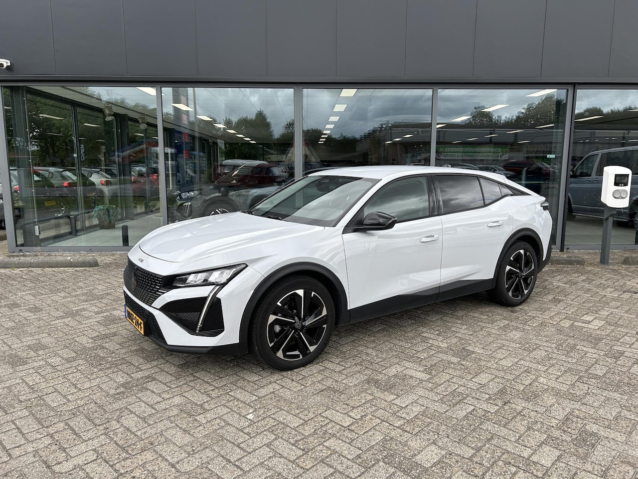 Peugeot 408 - 1.2 Hybrid 145 e-DCS6 Allure AUTOMAAT - AutoWereld.nl