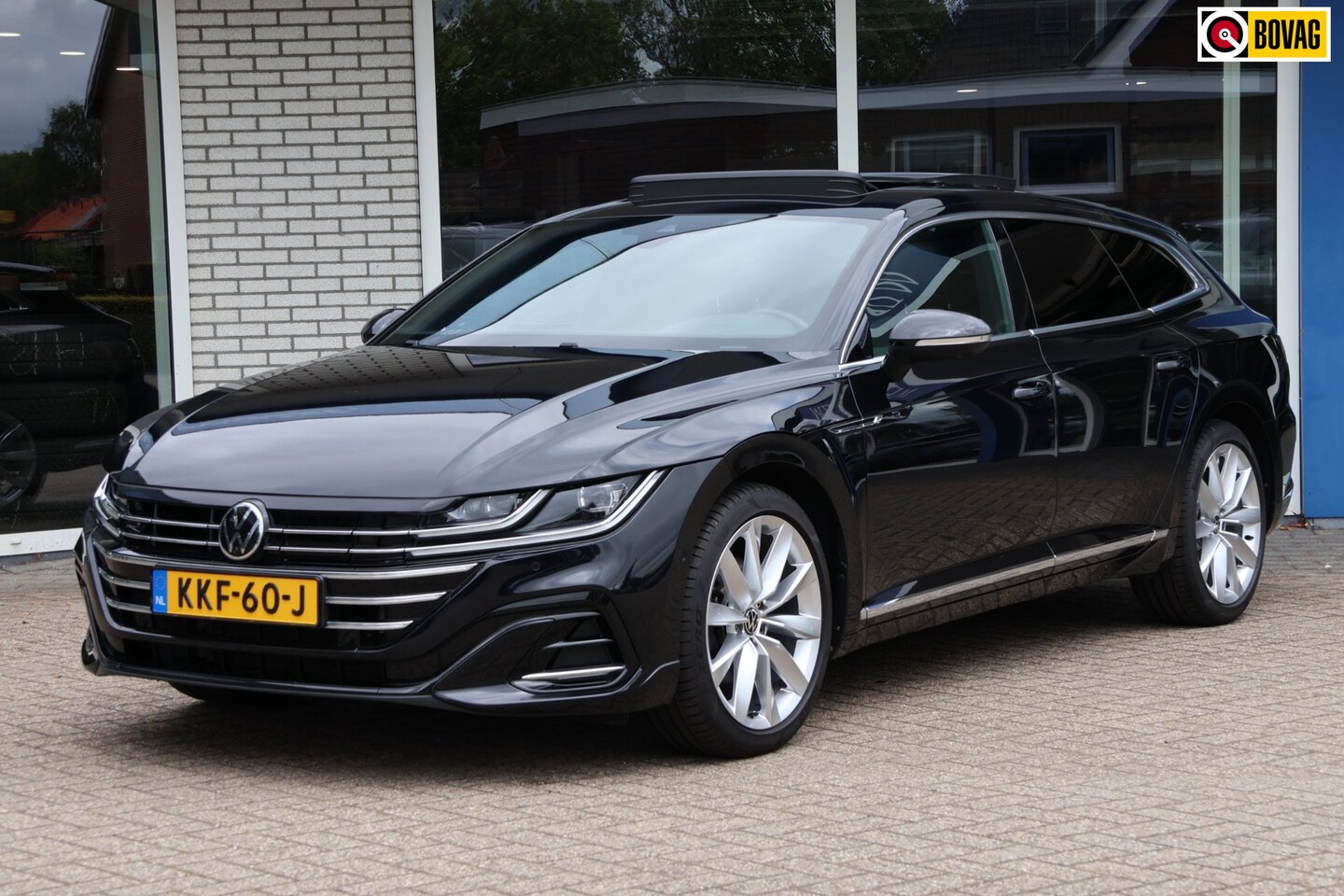 Volkswagen Arteon Shooting Brake - 1.4 TSI eHybrid SOH 100% R-Line Panoramadak 360° Camera Stoel/-stuurverwarming - AutoWereld.nl
