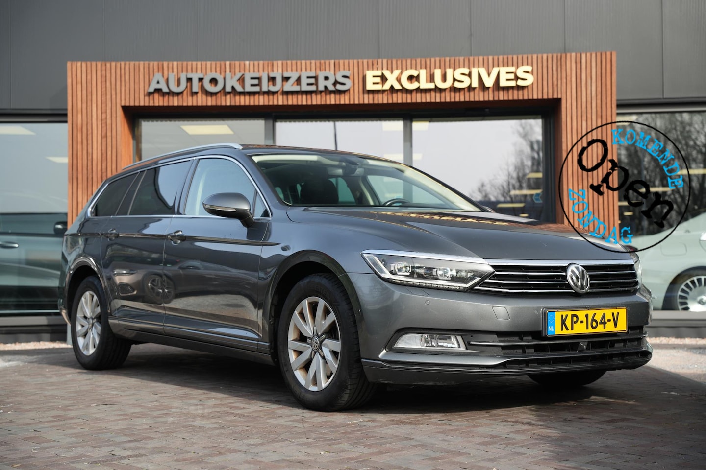 Volkswagen Passat Variant - 1.6 TDI Connected Series Navi Camera Cruise Clima Stoelverw. - AutoWereld.nl