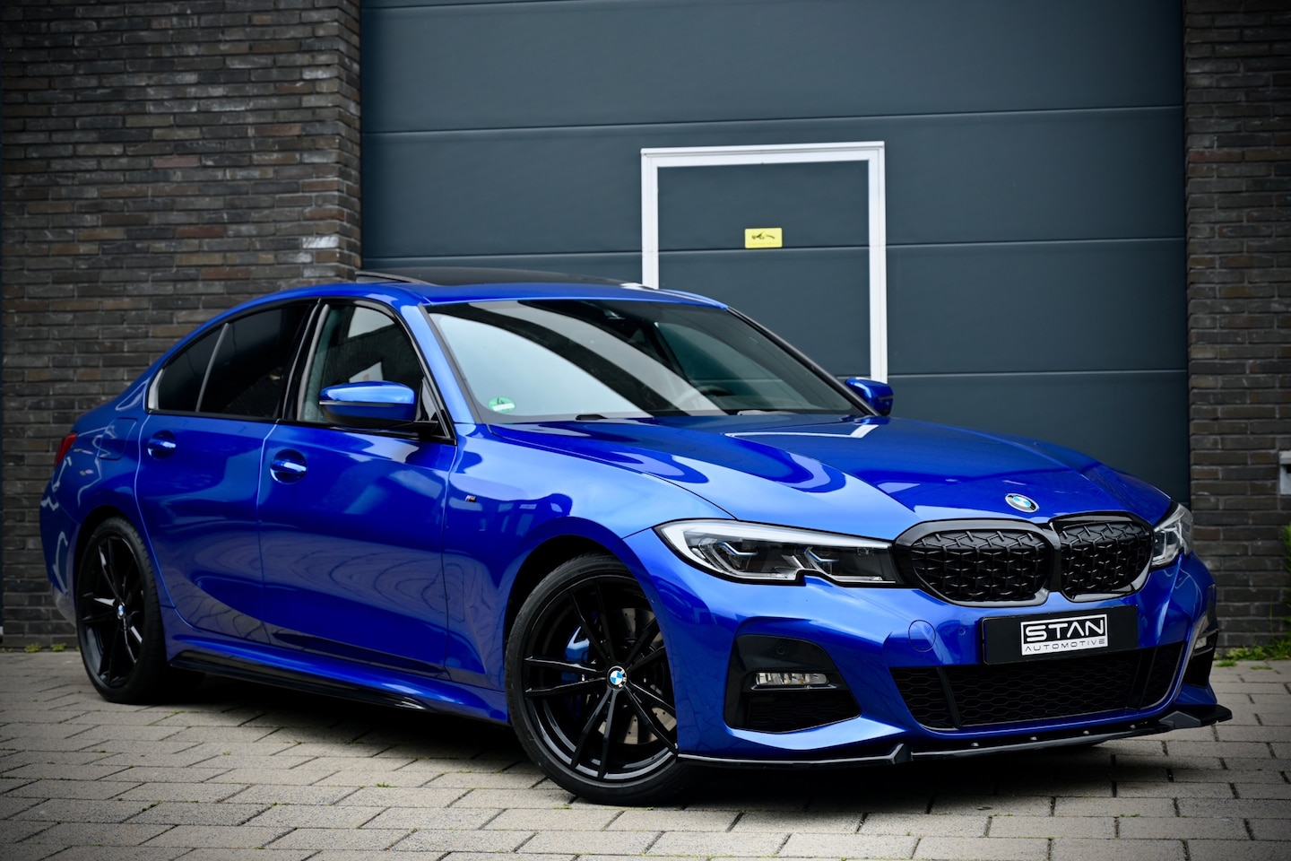 BMW 3-serie - BMW 330i High Executive | M Sport | Laser | Schuif-/kanteldak | Harman/Kardon | Portimao B - AutoWereld.nl