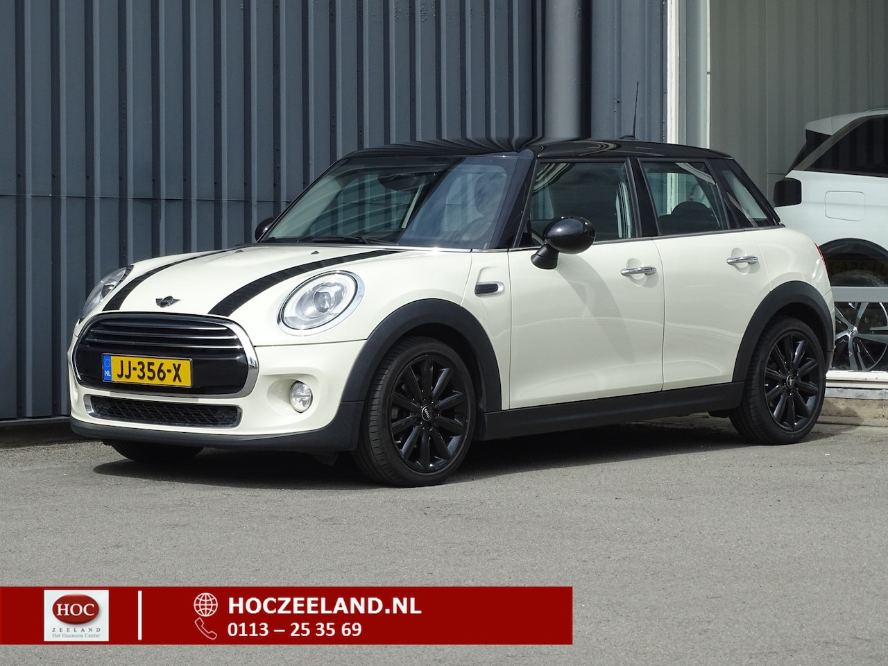 MINI 5-Deurs - Mini 1.5 Cooper Business | LED | Navi | Bluetooth - AutoWereld.nl