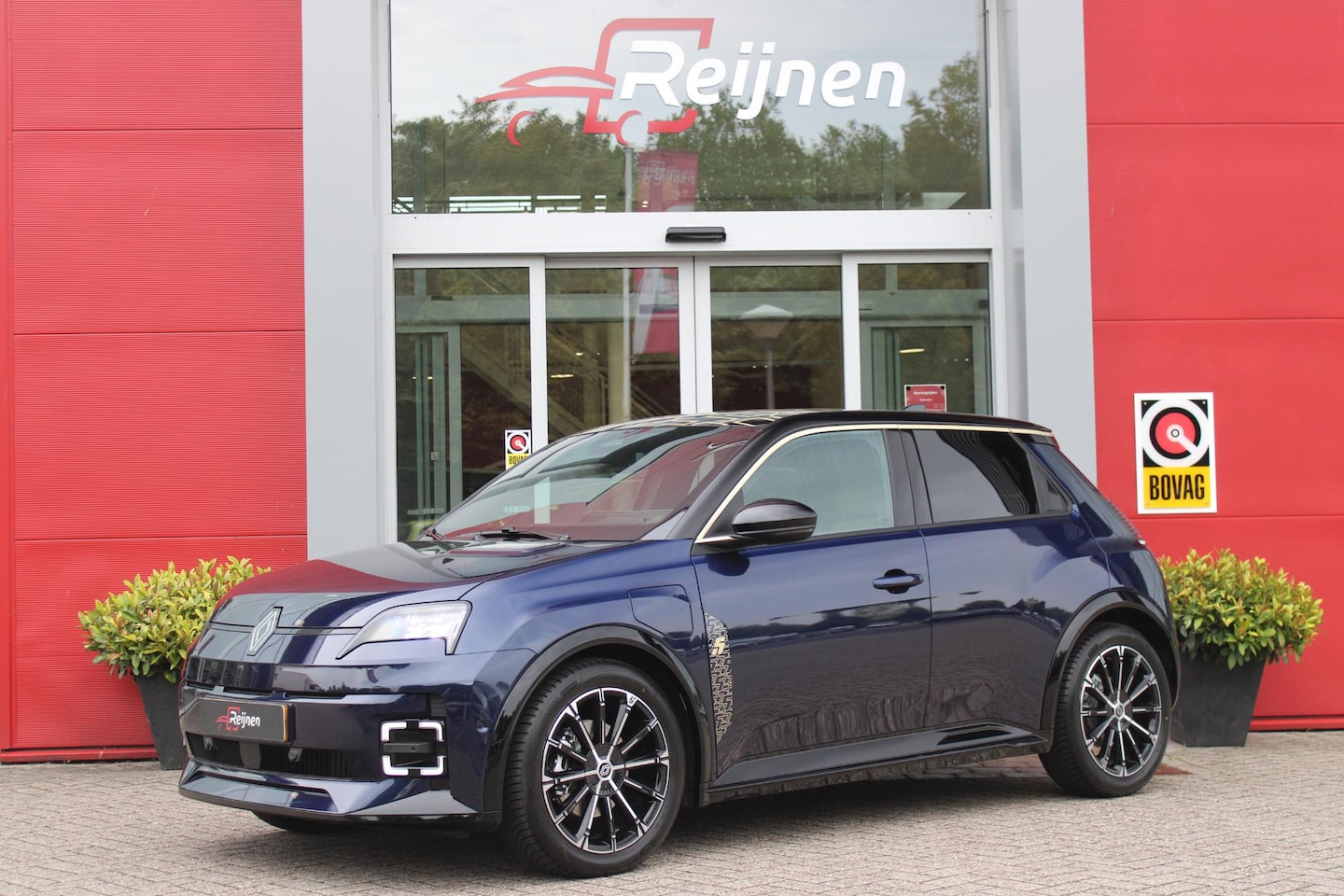 Renault 5 - COMFORT RANGE ICONIC CINQ 150PK 52 kWh | PACK WINTER: ELEKTRISCH VERWARMBARE VOORSTOELEN/E - AutoWereld.nl
