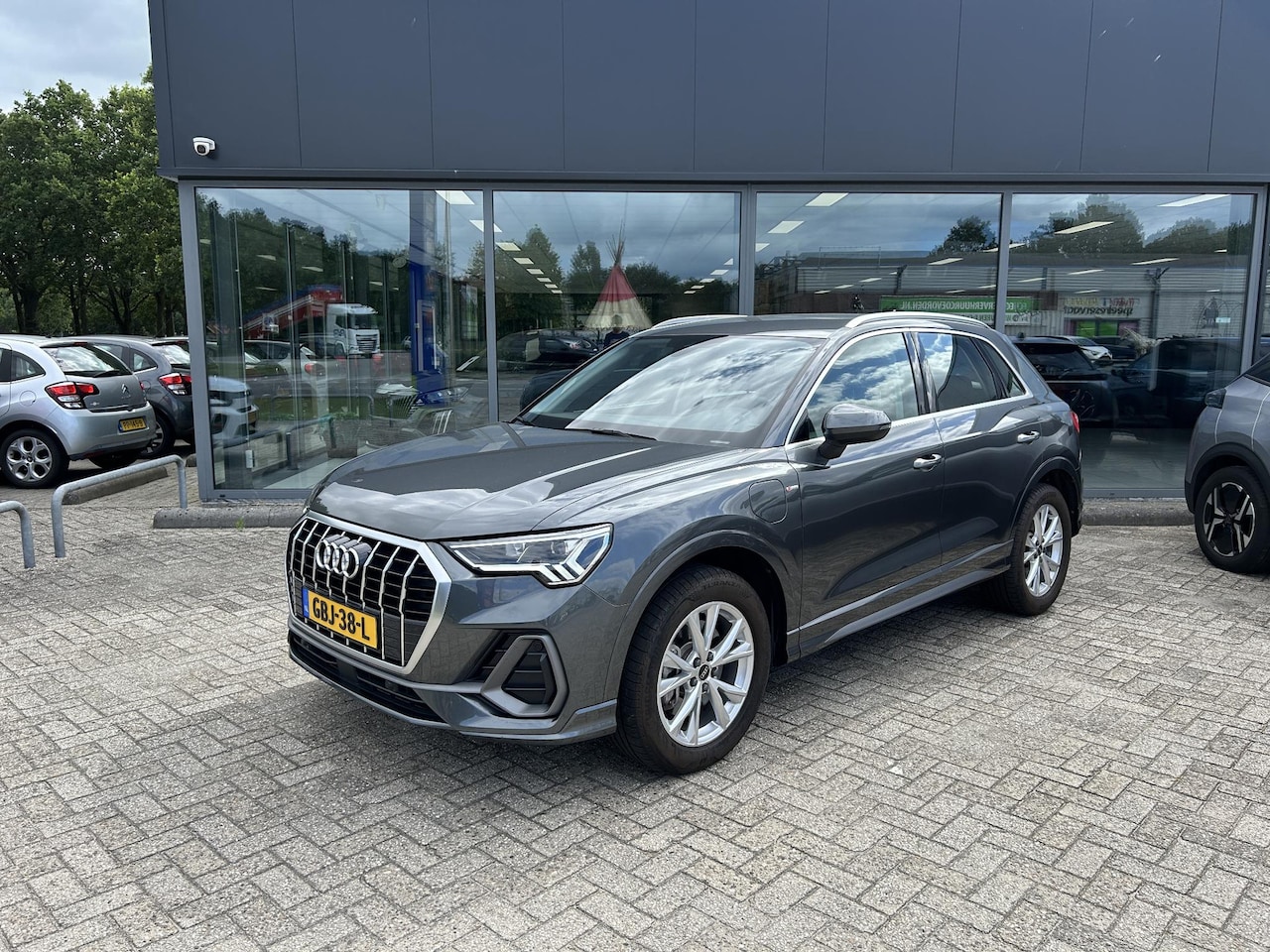 Audi Q3 - 45 TFSI e S edition S line AUTOMAAT | PLUG IN HYBRIDE - AutoWereld.nl