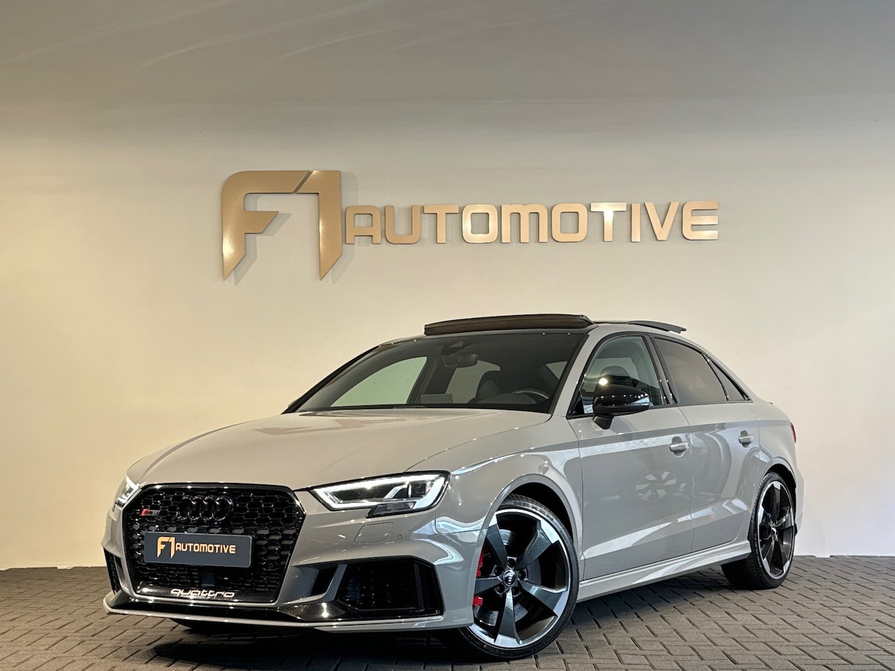Audi RS3 - Limousine 2.5 TFSI quattro Pano|RS Seat|Keyless|B&O - AutoWereld.nl
