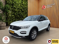 Volkswagen T-Roc - 1.5 TSI Style|Trekhaak|Boekjes|Adaptieve