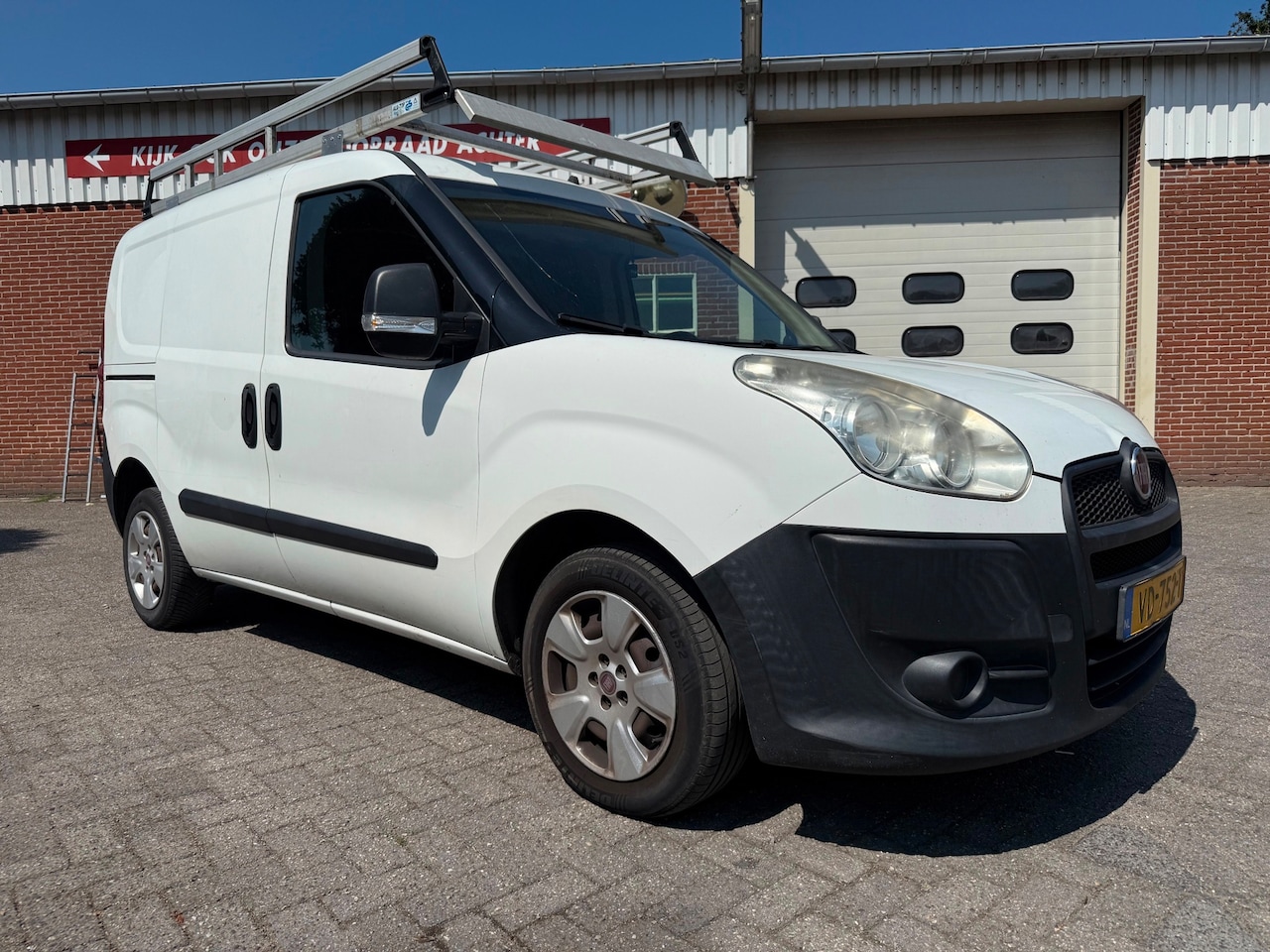 Fiat Doblò Cargo - 1.3 MultiJet Actual versnellingsbak niet 100% rijdt wel 05-2027 - AutoWereld.nl