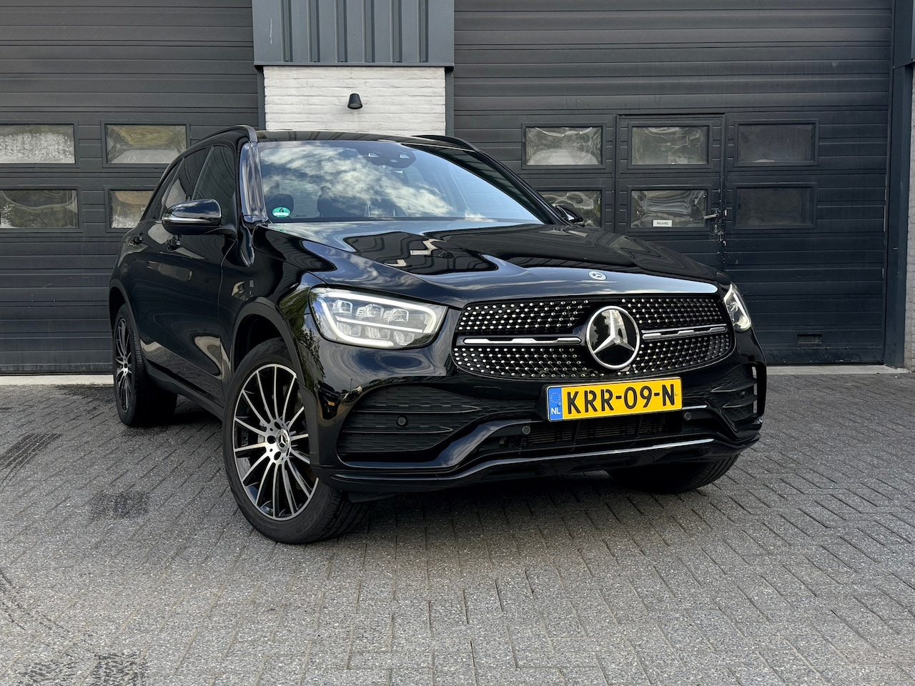 Mercedes-Benz GLC-klasse - 300e 4MATIC Business Solution AMG 300e 4MATIC Business Solution AMG, Sfeerverlichting - AutoWereld.nl