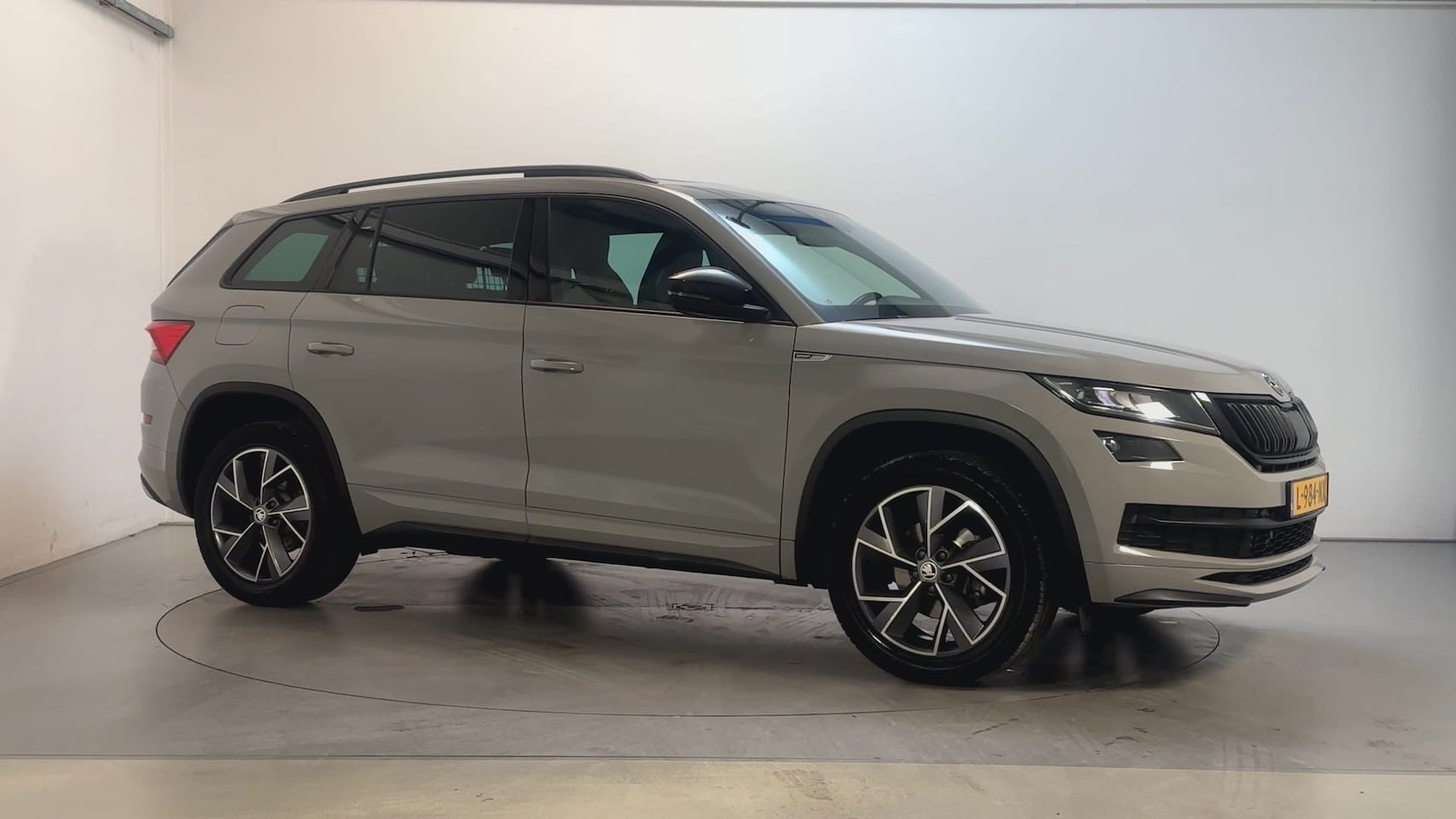 Skoda Kodiaq - 1.5 TSI Sportline Business Camera Stoelverwarming Trekhaak Virtual Cockpit - AutoWereld.nl