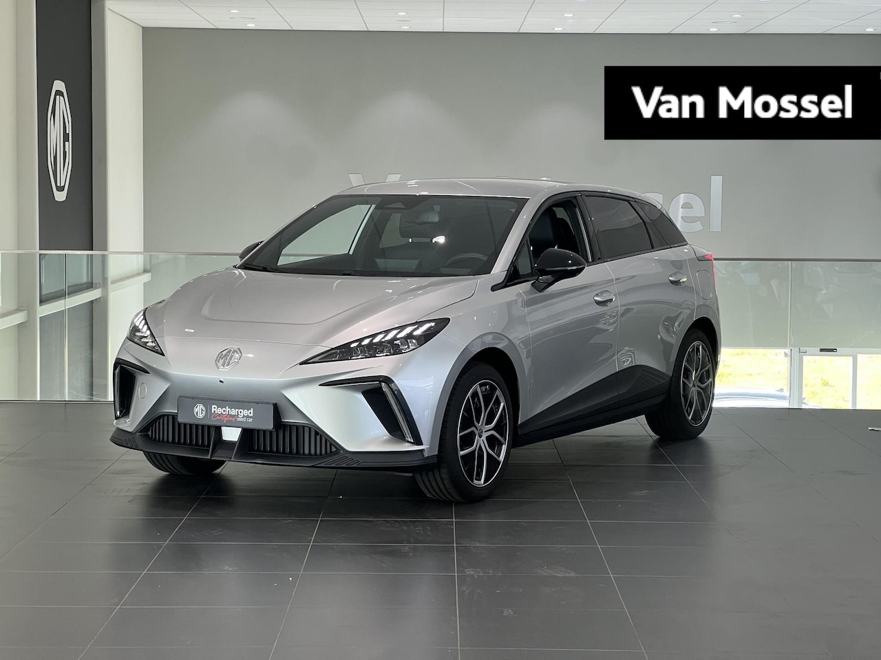 MG MG4 - Long Range Luxury 64 kWh | Navi | Camera | Led Koplampen | Apple Carplay | Keyless Entry & - AutoWereld.nl