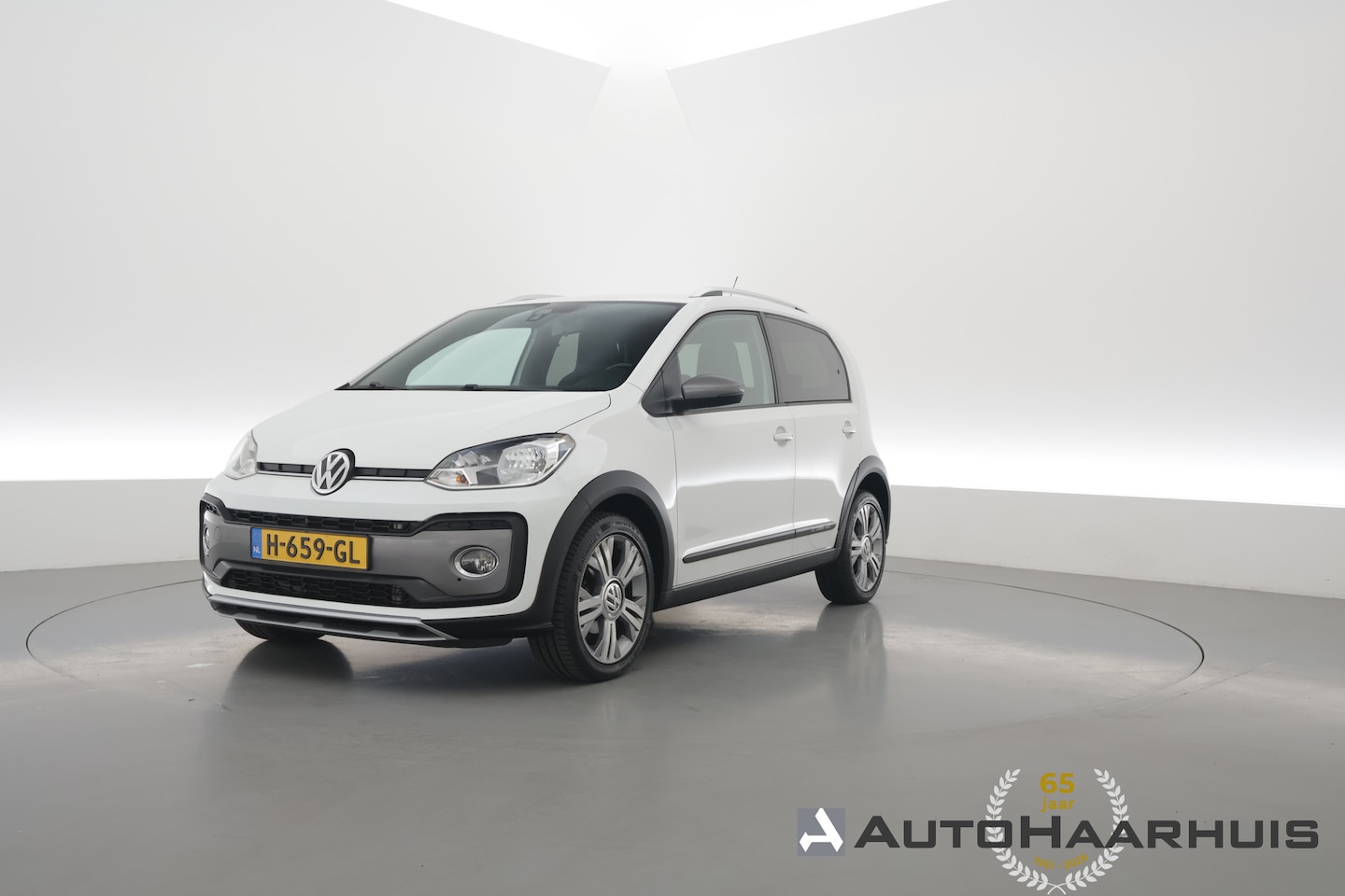 Volkswagen Up! - 1.0 TSI BMT Cross Up! | Rijklaar! | Stoelverw. | Cruise | PDC | Climate | Bluetooth | 5-De - AutoWereld.nl