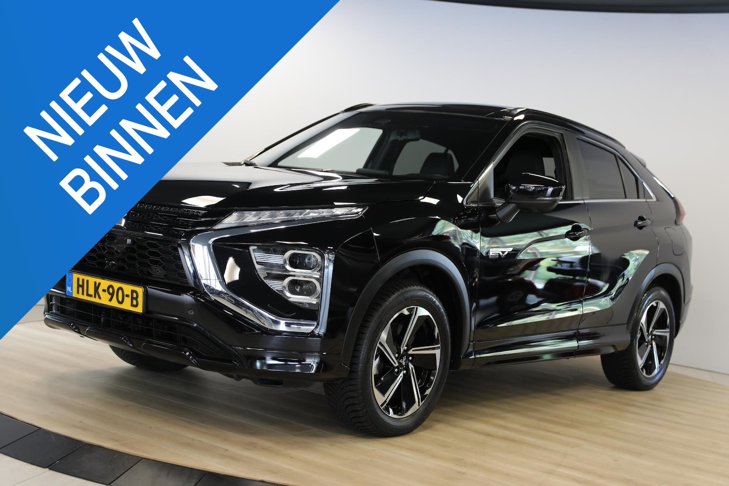 Mitsubishi Eclipse Cross - 2.4 PHEV Instyle | Schuif- kanteldak | Trekhaak | Leer - AutoWereld.nl