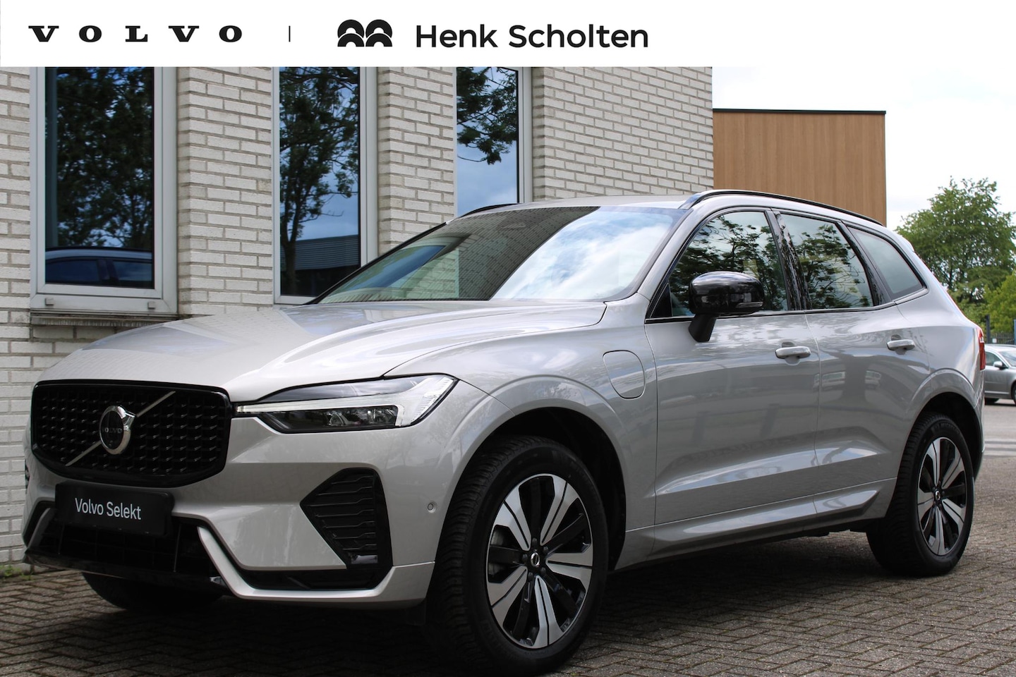 Volvo XC60 - T6 Plug-in hybrid AWD Plus Dark | Verwarmbare voorstoelen + achterbank | Apple carplay/And - AutoWereld.nl