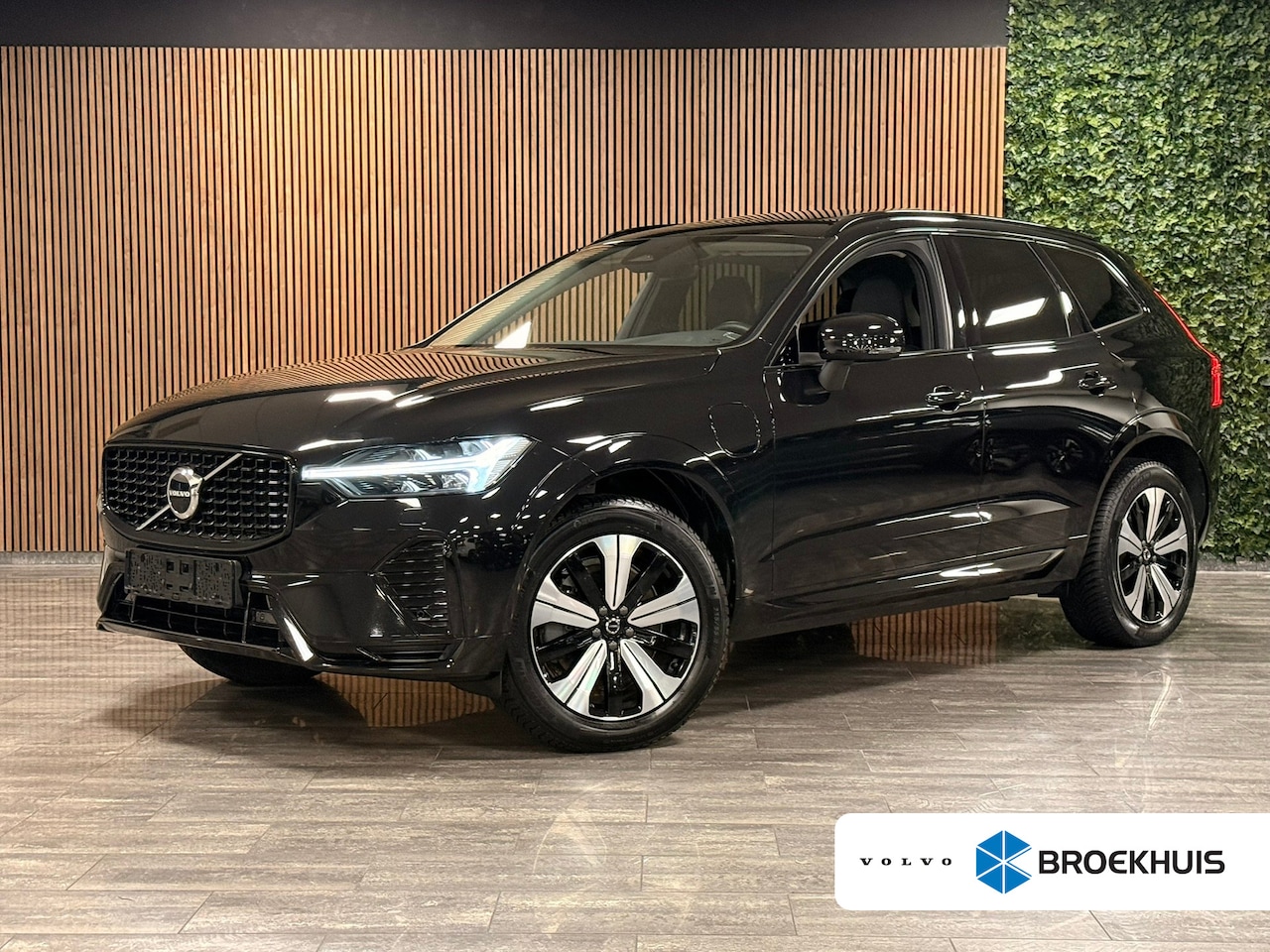 Volvo XC60 - T8 AWD Recharge Plus Dark | Harman Kardon | 455pk | All Season banden | Adaptieve Cruise C - AutoWereld.nl