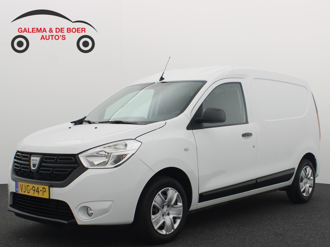 Dacia Dokker - 1.5 Blue dCi 90 Solid 1STE EIG / TREKHAAK / AIRCO / BLUETOOTH / ELEK RAMEN / NL-AUTO - AutoWereld.nl