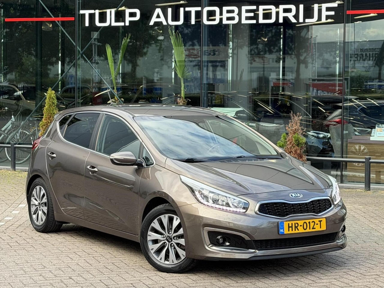 Kia Cee'd - 1.6 GDI DynamicLine Automaat hb 2015 Luxe uitv - AutoWereld.nl