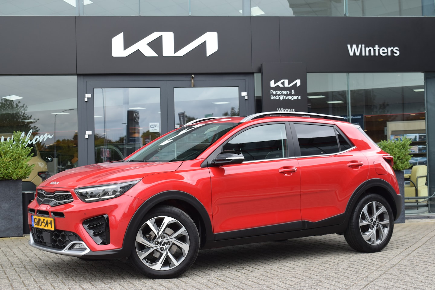 Kia Stonic - 1.0 T-GDi MHEV GT-PlusLine | Automaat | Kantel/ Schuifdak | Adaptieve Cruise Control | Cam - AutoWereld.nl