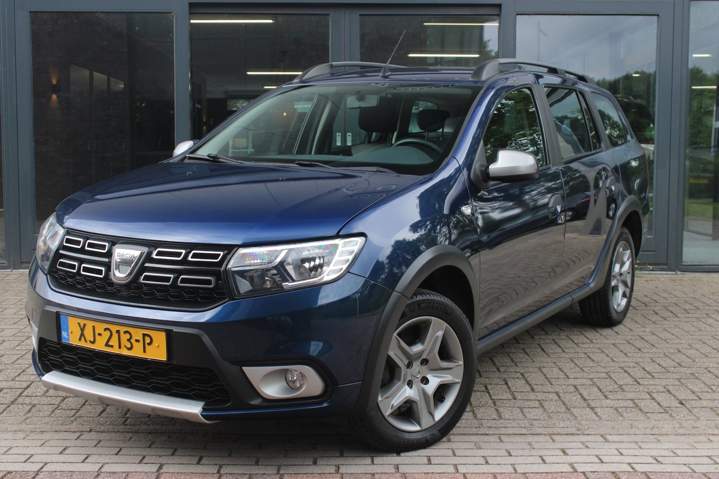 Dacia Logan MCV - 0.9 TCe Stepway | Camera | Cruise-control | Telefoonvoorbereiding | Parkeersensoren | Isof - AutoWereld.nl
