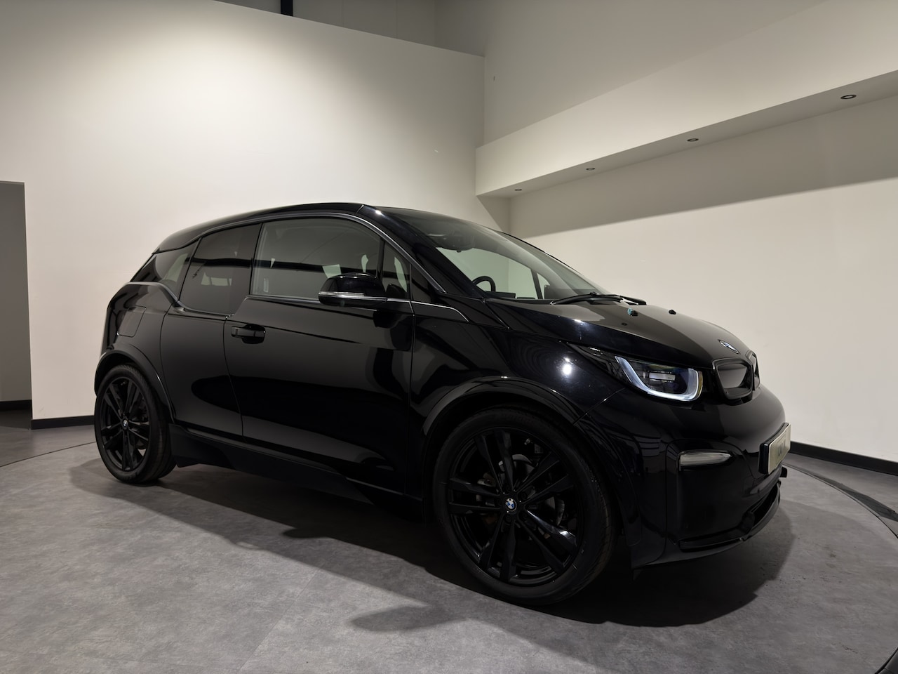 BMW i3 - S Executive Edition 120Ah 42 kWh | SOH 86,4% | Leer | Panoramadak | Black pack - AutoWereld.nl