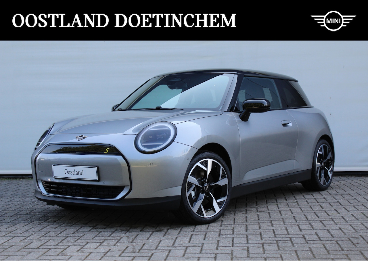 MINI Electric - Hatchback Cooper SE / Classic / Pakket M / 18" Slide Spoke 2-tone - AutoWereld.nl