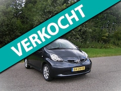 Toyota Aygo - 1.0-12V + . 5 Deurs . Lichtmetalen velgen . Nieuwe kopling . enz