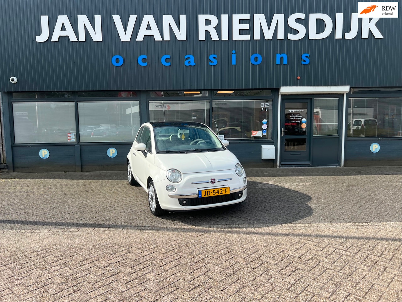 Fiat 500 - 1.2 Lounge bj 2013 paneramadak wit sportvelgen - AutoWereld.nl