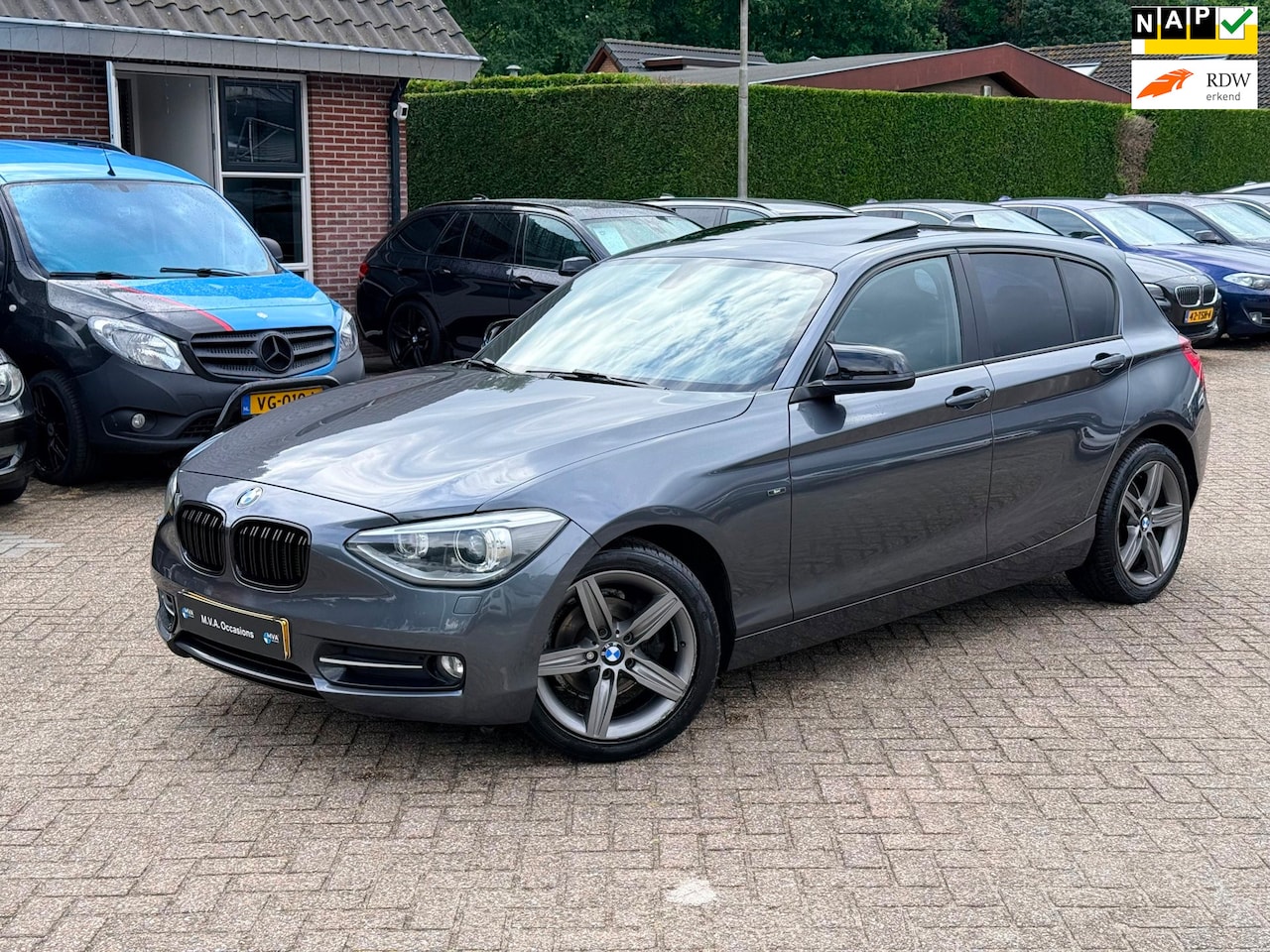 BMW 1-serie - 114i Upgrade Edition Sport|Nieuwe Ketting + Klepseals|Carplay|Xenon|Leder|Climate control| - AutoWereld.nl