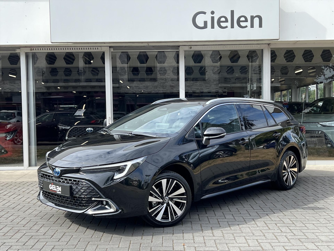 Toyota Corolla Touring Sports - 140 Dynamic Plus | Stoel + Stuurverwarming, 17 inch, Parkeersensoren, Keyless, Groot scher - AutoWereld.nl