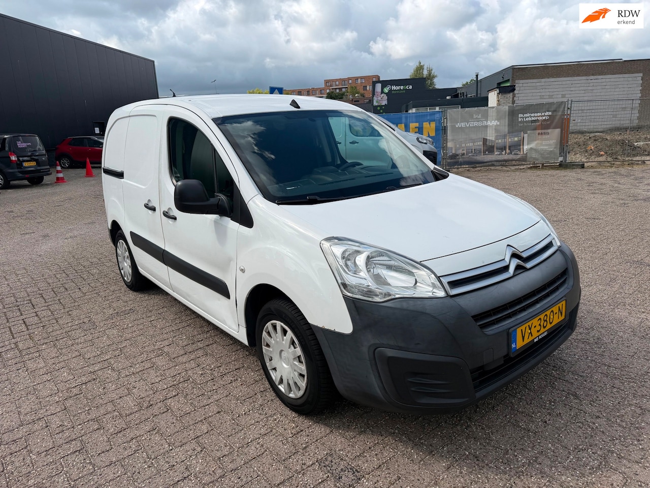 Citroën Berlingo - 1.6 HDI 90 Club Economy Navi 21% 3persoons - AutoWereld.nl