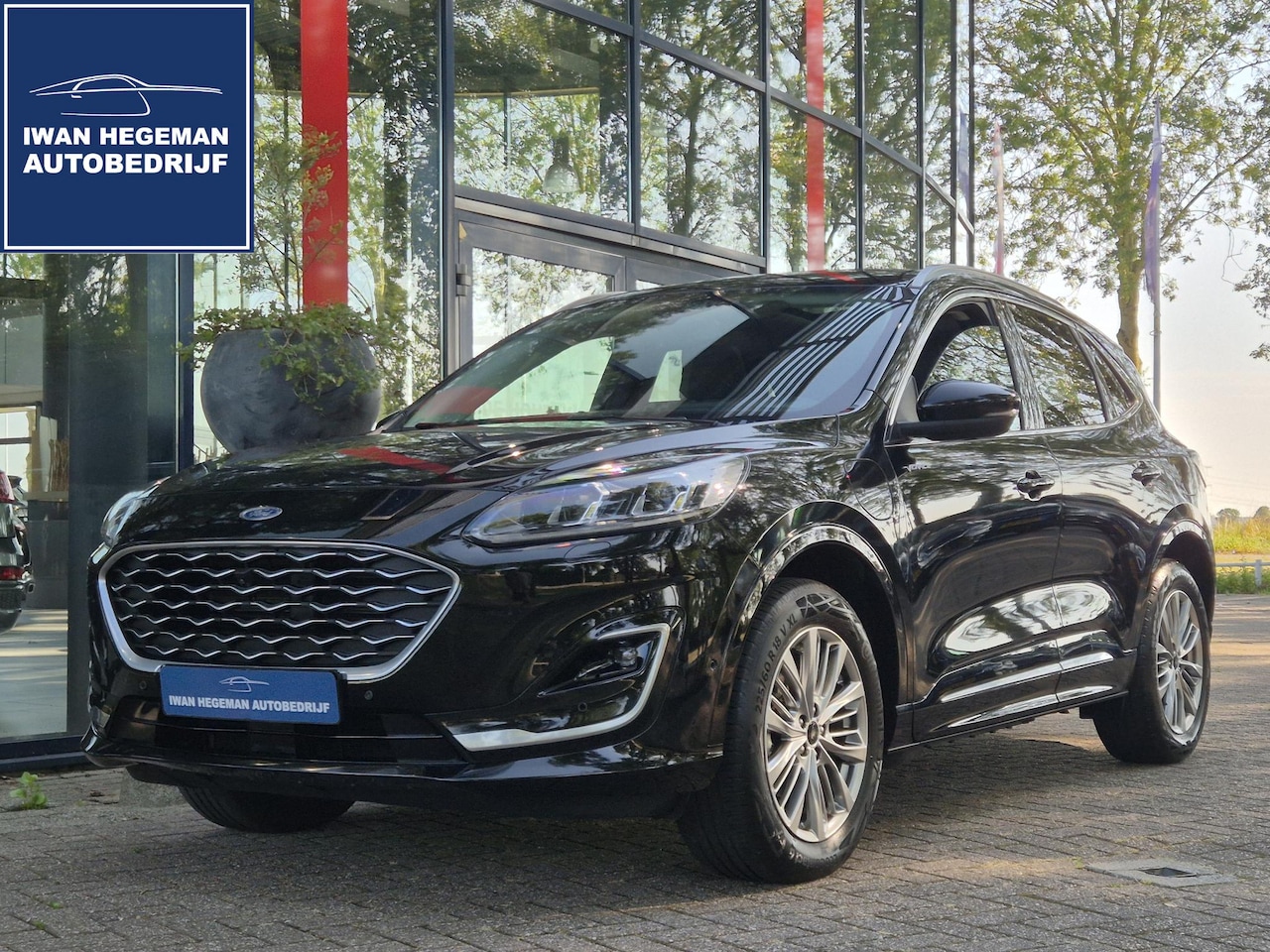 Ford Kuga - 2.5 PHEV Vignale | SOH 85% | Schuif/kantel dak | Leer | Navigatie | Stuur + Stoel + voorru - AutoWereld.nl