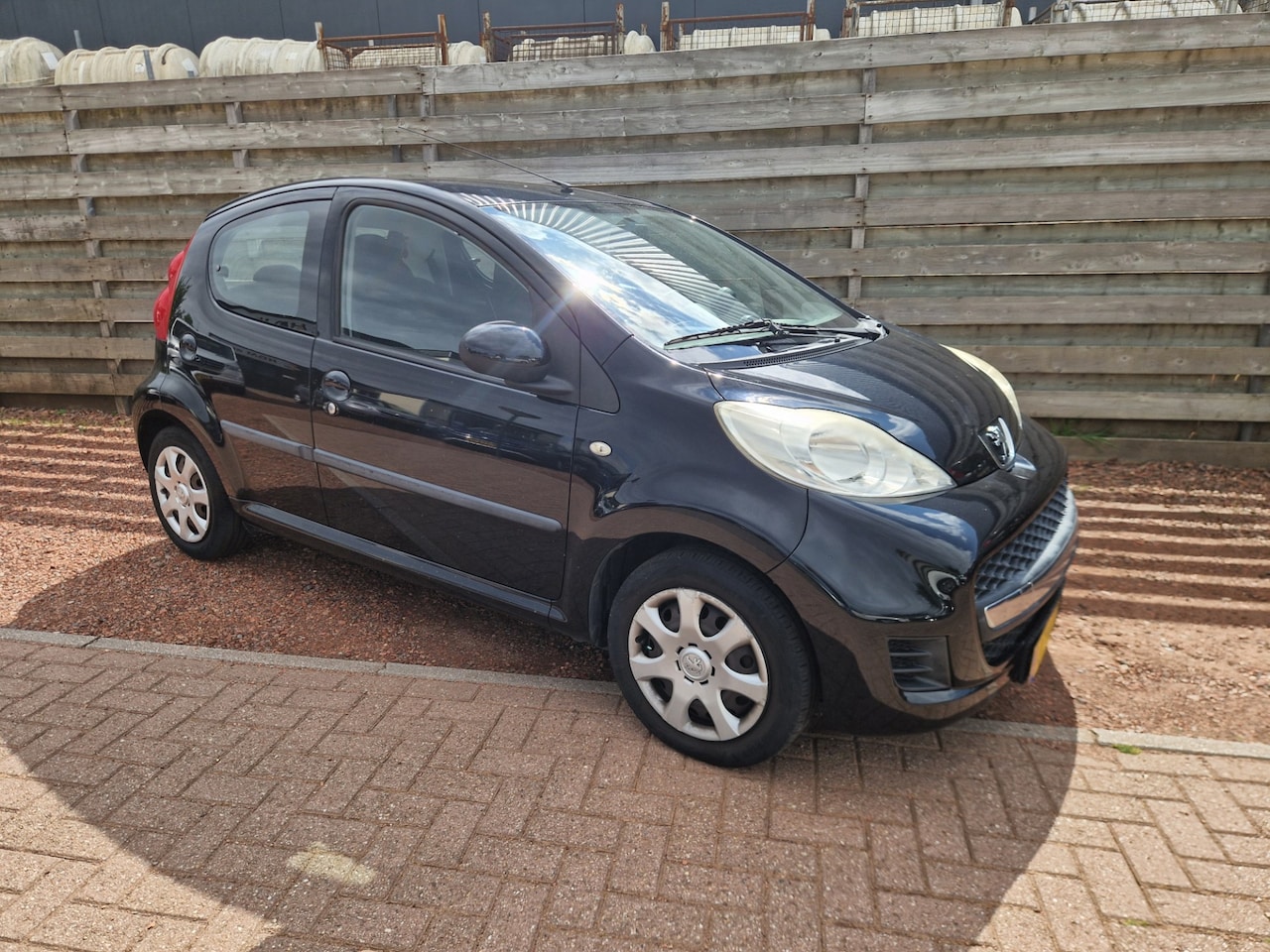 Peugeot 107 - 1.0-12V Automaat Millesim 200 Airco - AutoWereld.nl