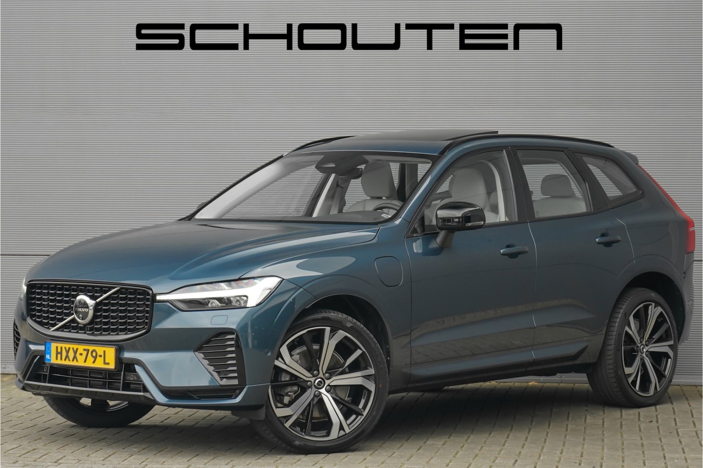 Volvo XC60 - 2.0 T8 Plug-in hybrid AWD Plus Bright Luchtvering Pano Elek Trekhaak 360° - AutoWereld.nl