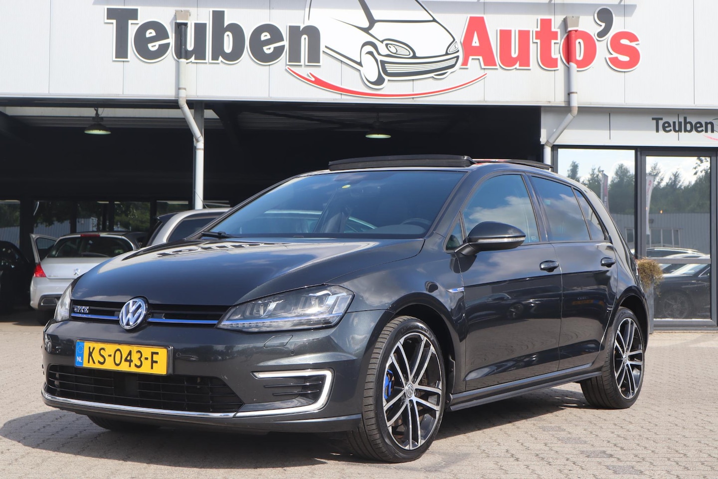 Volkswagen Golf - 1.4 TSI GTE Connected Series | Panoramadak | Adaptive Cruise | Stoelverwarming voor - AutoWereld.nl