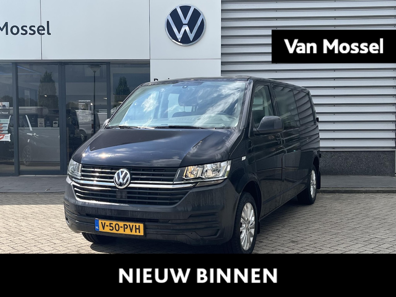 Volkswagen Transporter - 2.0 TDI L2H1 150PK | Automaat | Trekhaak | Dubbele Cabine | Parkeersensoren Achter | Airco - AutoWereld.nl